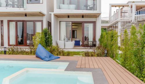 Deluxe Double Room with Balcony and Sea View