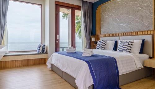 Deluxe Double Room with Balcony and Sea View
