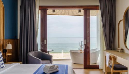 Deluxe Double Room with Balcony and Sea View