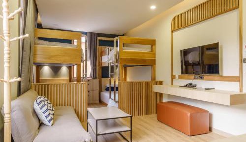 Quadruple Room with Private Bathroom