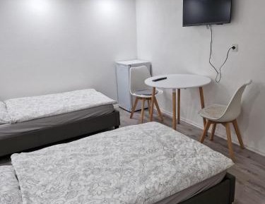Basic Triple Room with Shared Bathroom