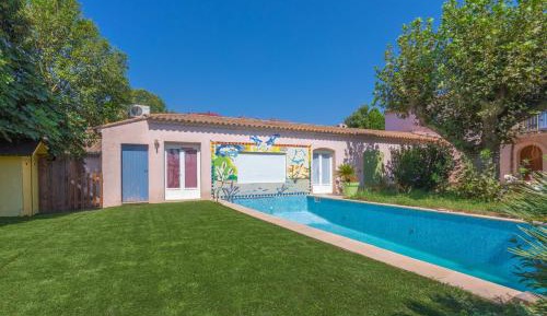 Villa with Garden View