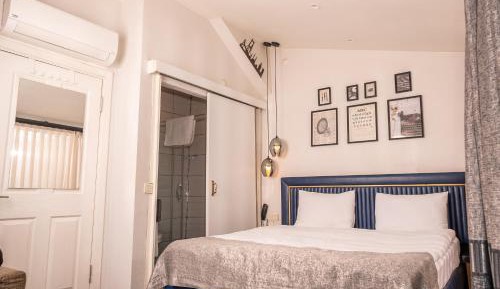 Double Room with Balcony (2 Adults + 1 Child)