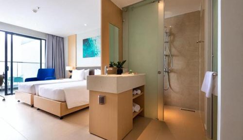 Deluxe Room (2 Adults + 1 Child)