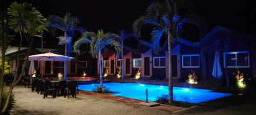 Queen Room with Pool View