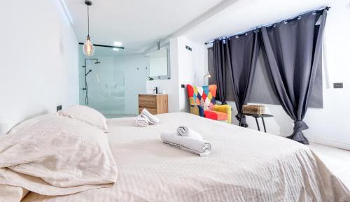 Deluxe Double Room with Shower