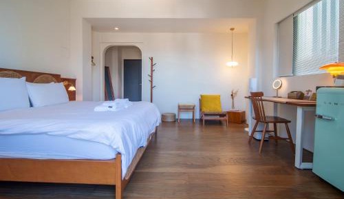 Deluxe Double Room with Side Sea View