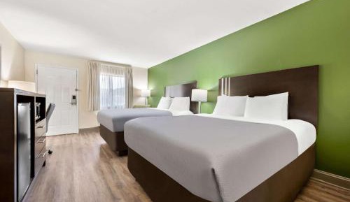 Queen Room with Two Queen Beds - Upper Floor/Non-Smoking