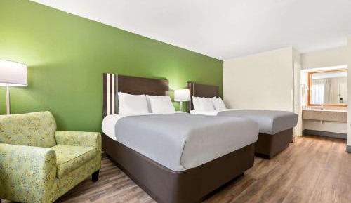 Queen Room with Two Queen Beds -Ground Floor Non-Smoking 