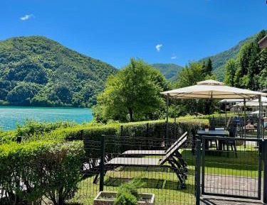 Apartment with Lake View