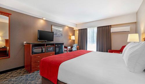 King Room with Bath Tub - Mobility Accessible