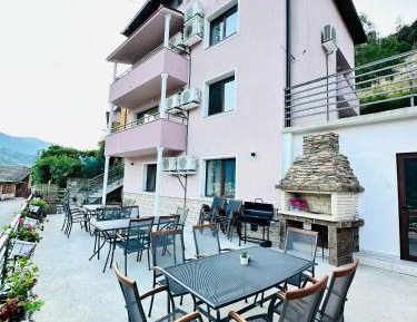 Two-Bedroom Apartment with Mountain View