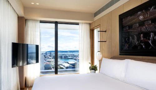 One-Bedroom Suite with City View - Club Lounge Access