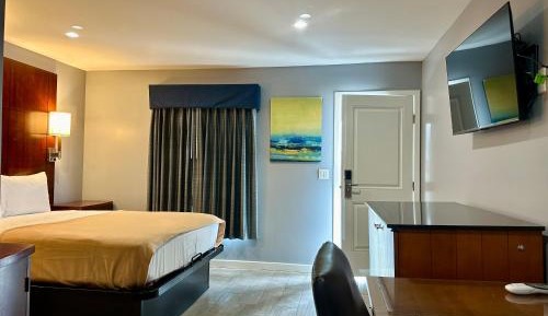 Deluxe Queen Room