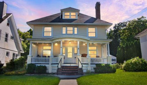 Four-Bedroom Holiday Home