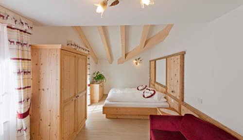 One-Bedroom Apartment with Balcony and Mountain View  