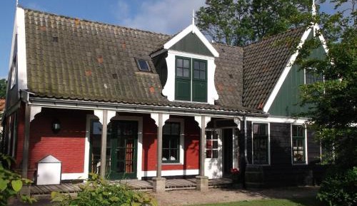 Three-Bedroom Holiday Home 