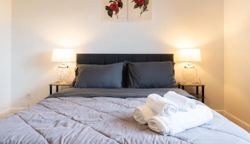 Queen Room with Shared Bathroom
