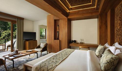 Cicada Verde Suite, 1 Bedroom Suite, 1 King, Forest view, Ground floor, Balcony, Includes yoga class, daily afternoon tea, daily resort cocktail, scheduled daily shuttle service to Ubud Center, and Wi-Fi