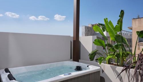Deluxe King Room with Balcony