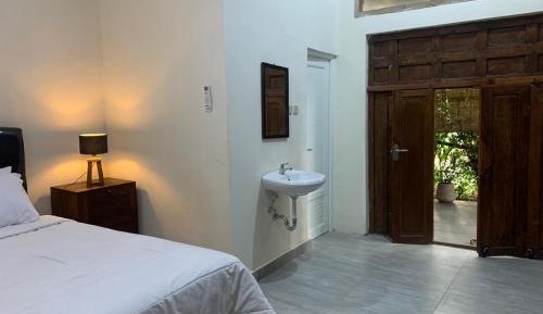 Double Room with Private Bathroom