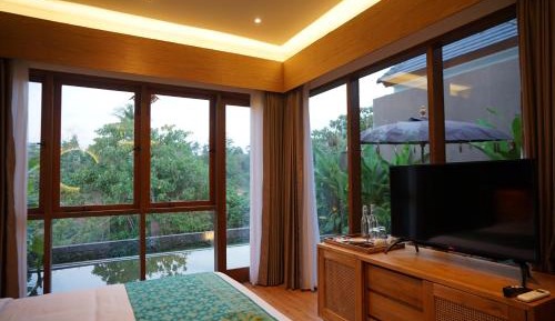 Villa with Garden View