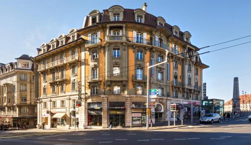 Single Room with Street View