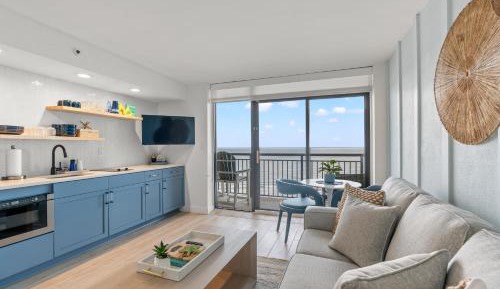 Deluxe One-Bedroom Apartment with Ocean View