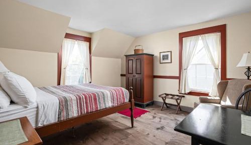 Standard Queen Room