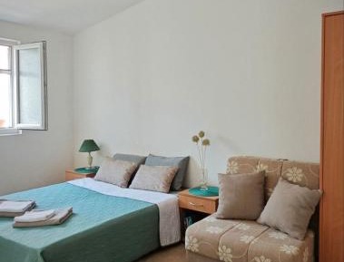 Basic Triple Room with Shared Bathroom
