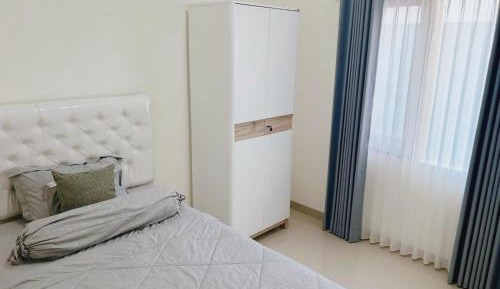 Single Room with Shared Shower and Toilet