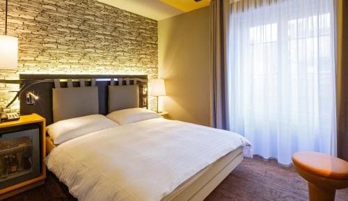 Double or Twin Room with Street View