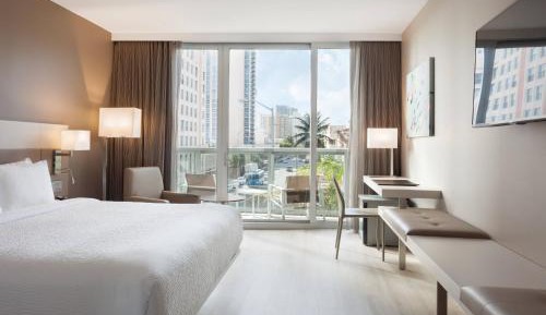 Deluxe King Room with Balcony