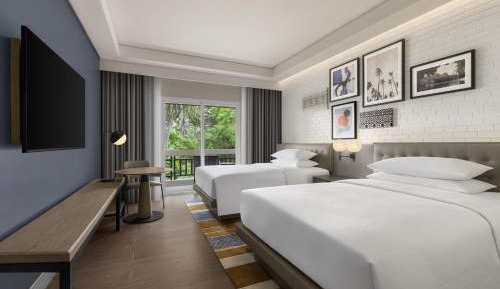 Deluxe Double Room with Balcony and Garden View