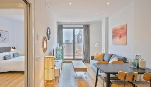 One-Bedroom Penthouse Apartment with Terrace