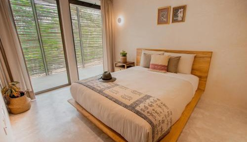 Two-Bedroom Deluxe Apartment with Balcony