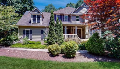 Six Bedroom Holiday Home