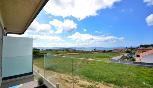 One-Bedroom Apartment with Sea View and Balcony