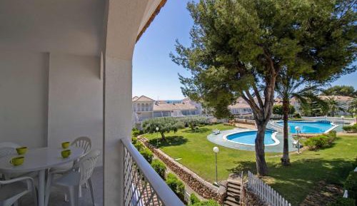 Apartment with Pool View 