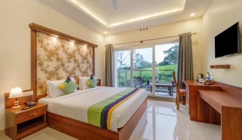 Standard Room With Balcony & Mountain View