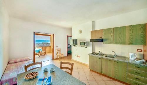 One-Bedroom Apartment with View