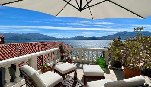 Apartment with Lake View