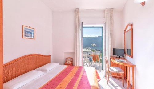 Double or Twin Room with Sea View