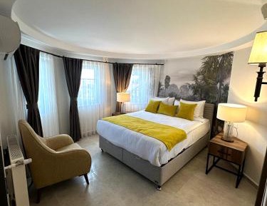 Suite with Pool View