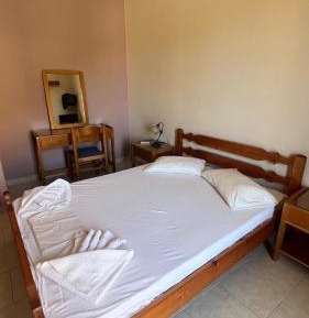 Deluxe Double Room with Side Sea View