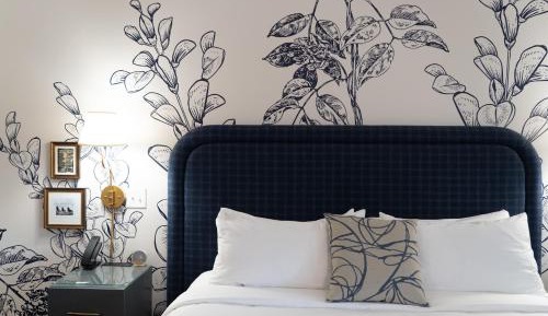 Main Inn - King Bed