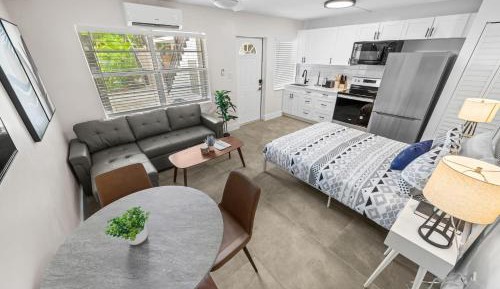 Deluxe Queen Studio with Kitchen and Sofa Bed