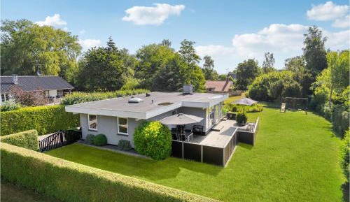 Three-Bedroom Holiday Home 
