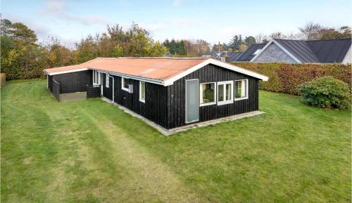 Three-Bedroom Holiday Home 