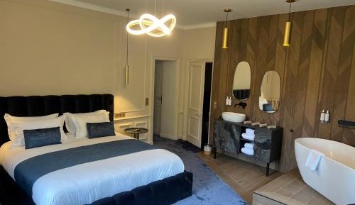 Deluxe King Suite